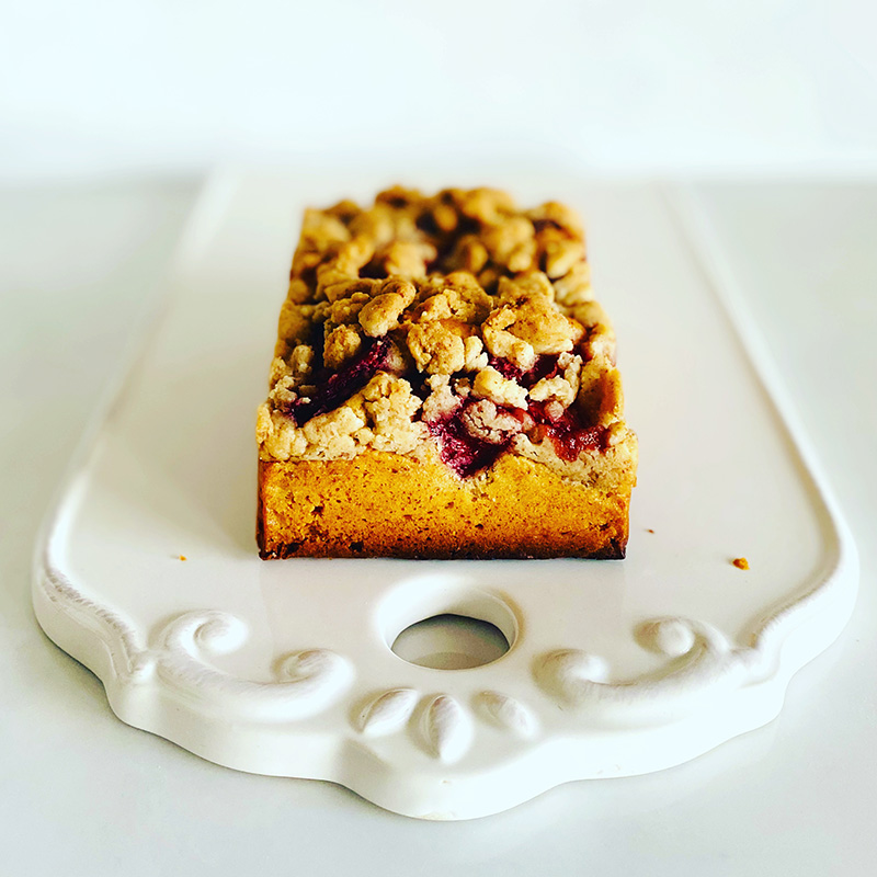 Gluten free♡ vegan 苺の甘酒クランブルケーキ